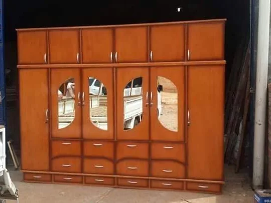 Ropero de seis puertas con espejos